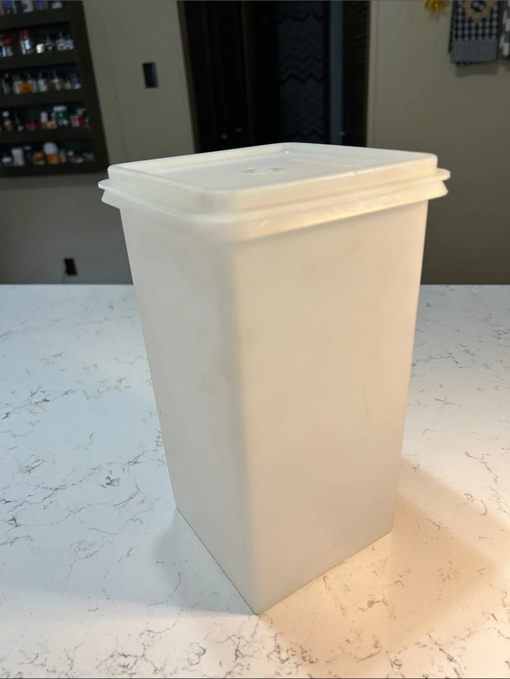 Tupperware Cracker Keeper